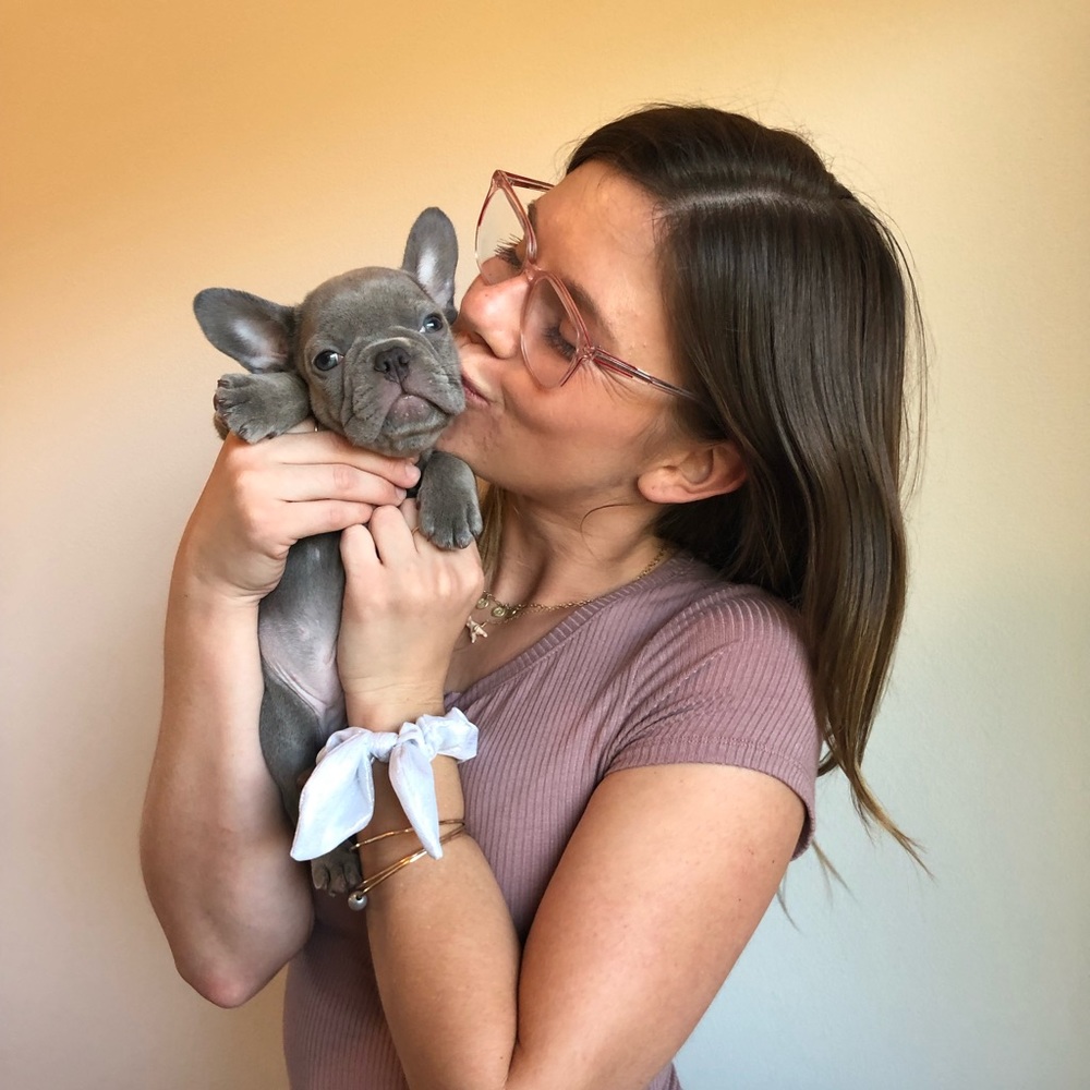 Hi! 👋 I’m Elisabeth. Shop my clothes & help me do a Closet Clean-out!